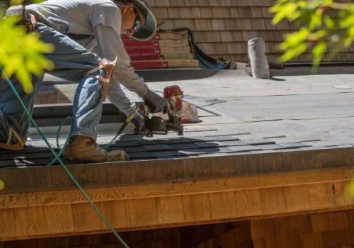 210802-roofrepair-stock (1)